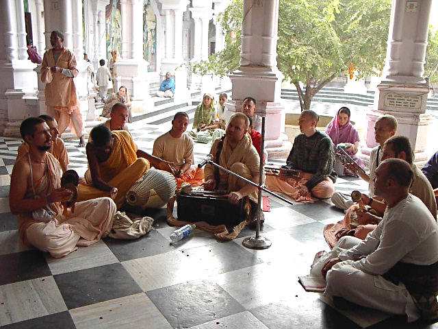 bhajan kirtan at  Krishna Balaram Temple mathura